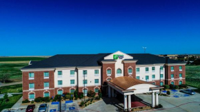  Holiday Inn Express Hotel & Suites Pampa, an IHG Hotel  Пампа